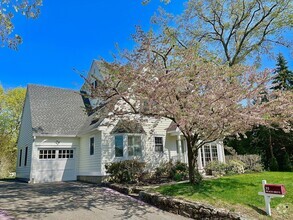 Building Photo - 33 Beach Dr