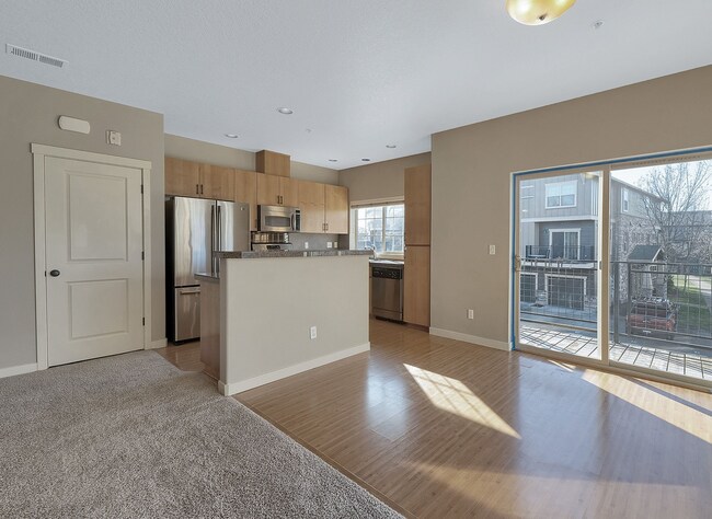 Foto del edificio - 2BR + 2.1BA Corner Townhome-Style Condo — Dual Primary Suites, Attached Garage & Most Utilities I...