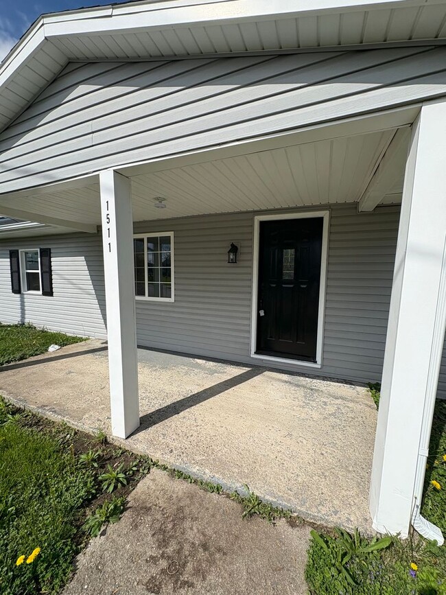 Building Photo - Newly Remodeled Charming 3bd2br Home!!