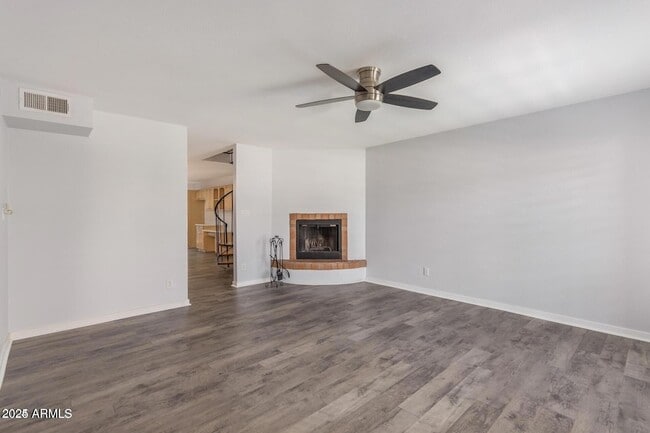 Building Photo - 1425 E Desert Cove Ave