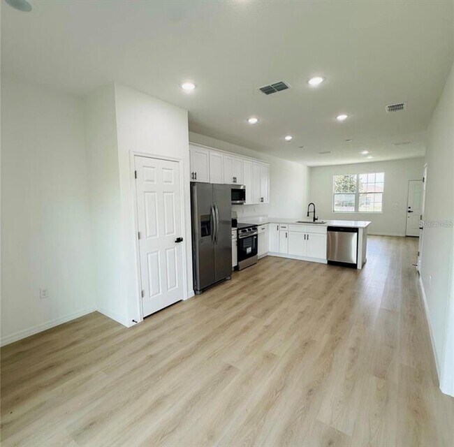 Foto del edificio - 646 Desmoines Ct