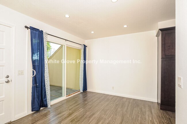 Foto del edificio - Remodeled 3-Bedroom San Dimas Condo with Garage and Community Pool