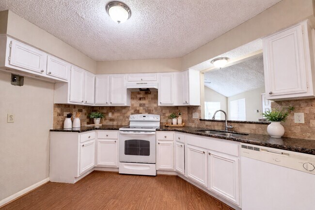Foto del edificio - 3511 Palm Grove Dr