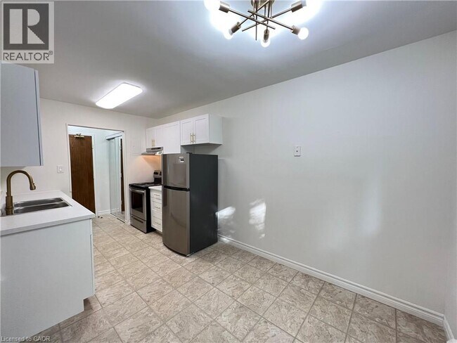 Building Photo - 475 Parkside Dr