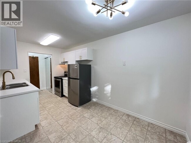 Photo du bâtiment - 475 Parkside Dr