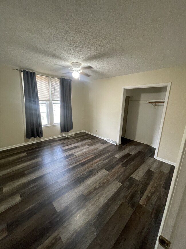 Foto del edificio - 409 N Howard St