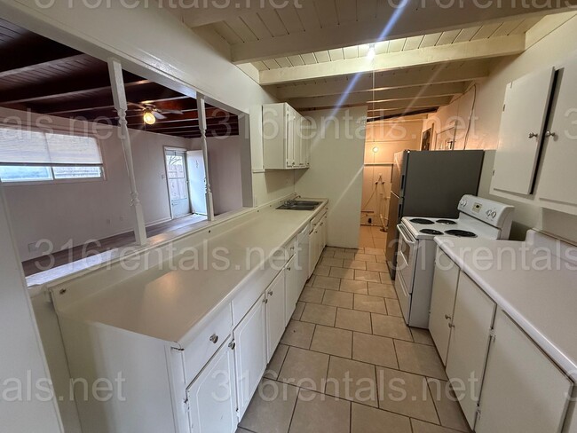 Building Photo - $1195 - **COMING SOON** 3 bed 2 bath - Single Family Home
