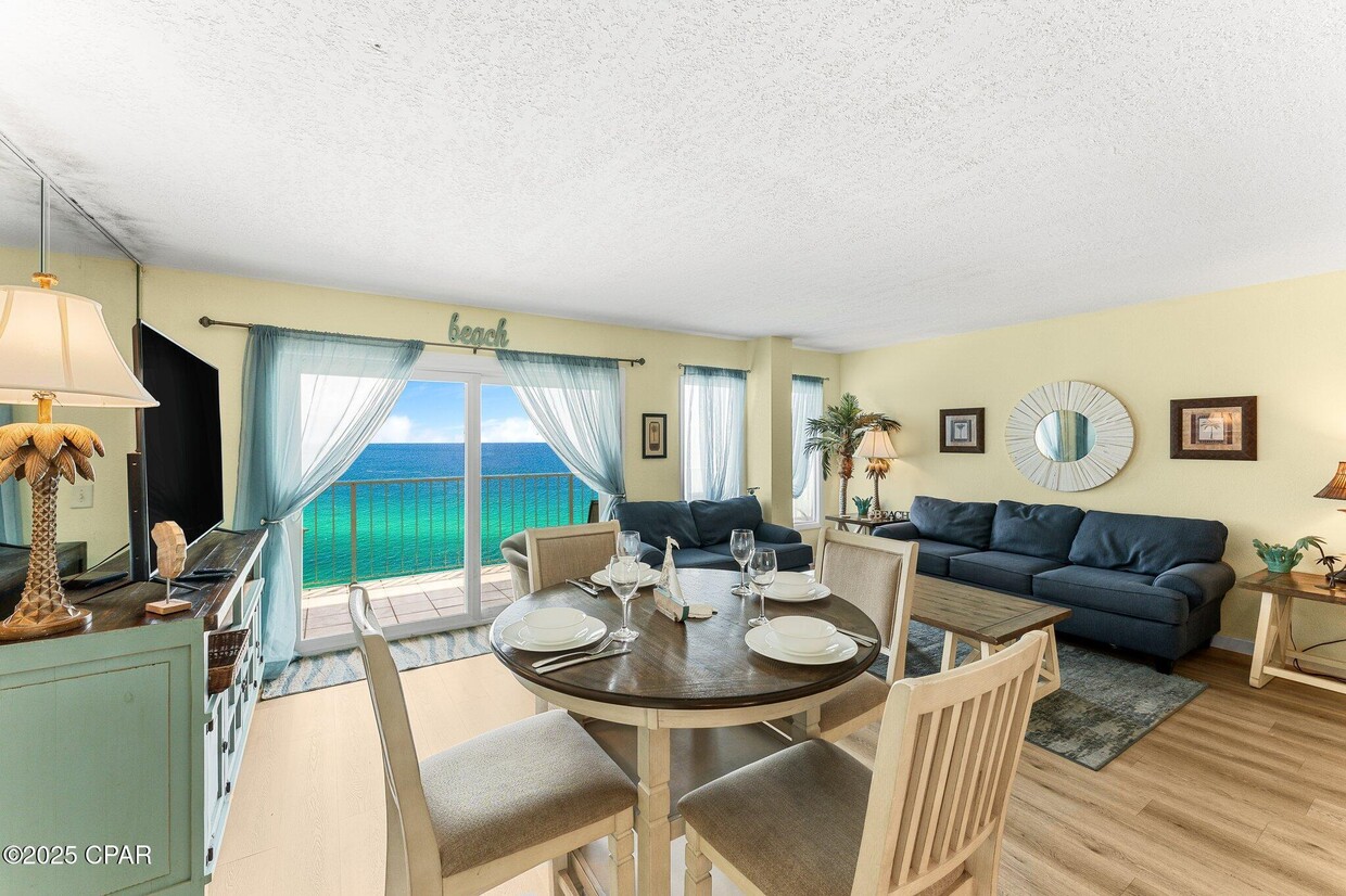 Foto principal - 8743 Thomas Dr