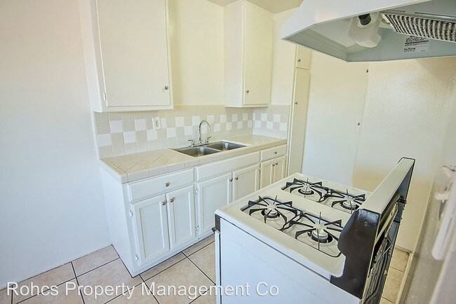 Building Photo - 1088 W 39th St