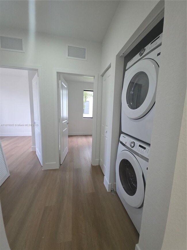 Building Photo - 1313 NW 6th Ave Unit A
