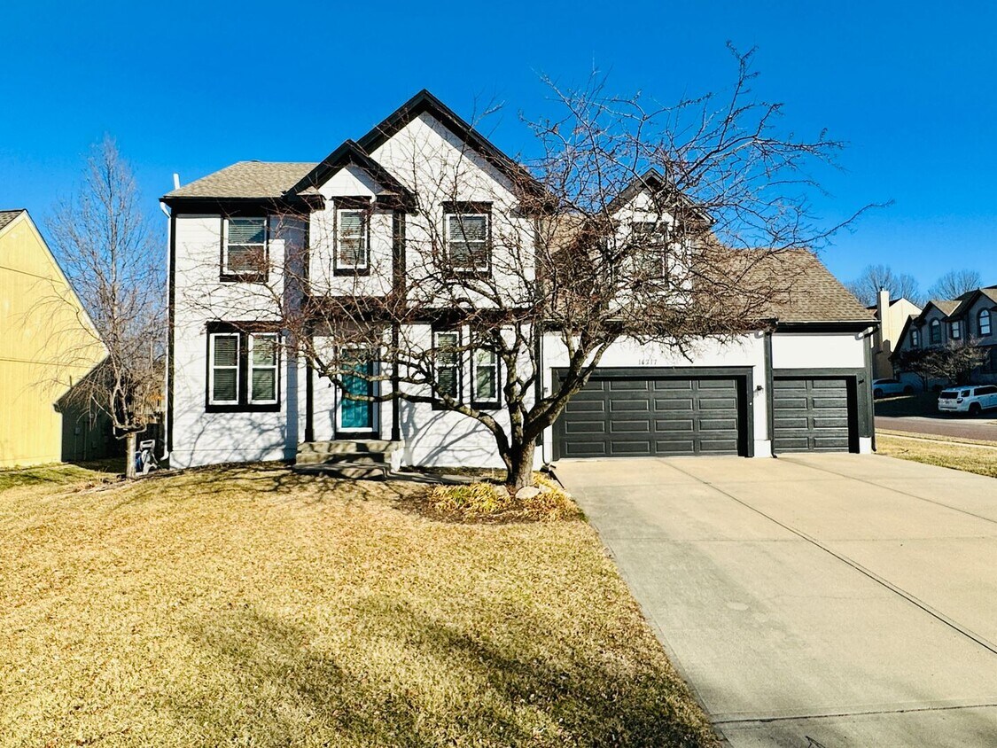 Primary Photo - **BRAND NEW CARPETS** Beautiful Home in Bl...