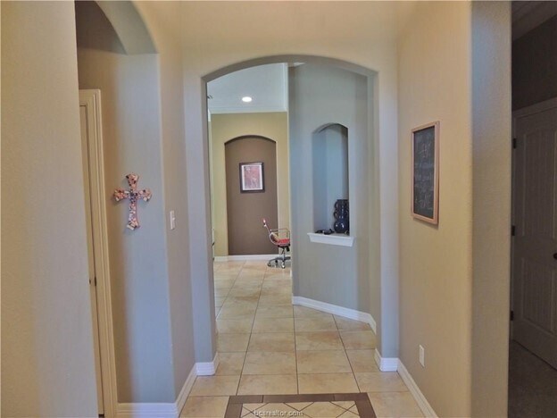 Building Photo - 3932 Lambermont Dr