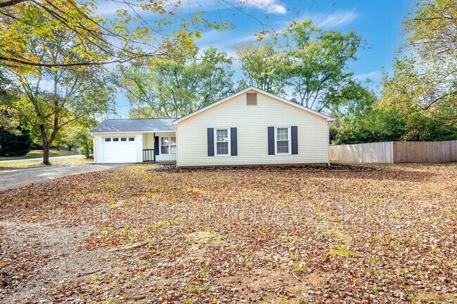 Building Photo - 206 Laurel Tree Ln