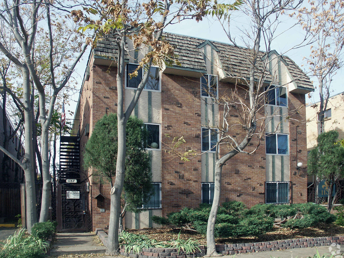 Building Photo - Botanical Apartments