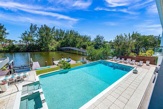 Foto del edificio - 1430 S Ocean Dr