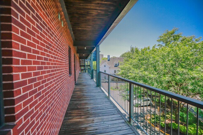 Building Photo - Modern Loft Style Condo for rent in Norfolk!