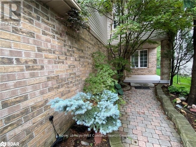 Building Photo - 41 Copeman Crescent