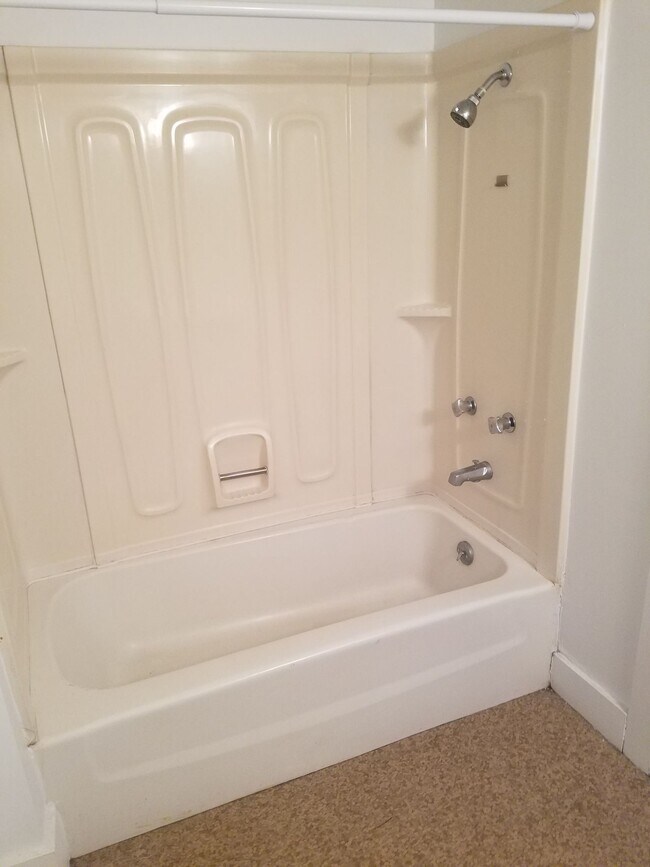 Building Photo - 144 Main St