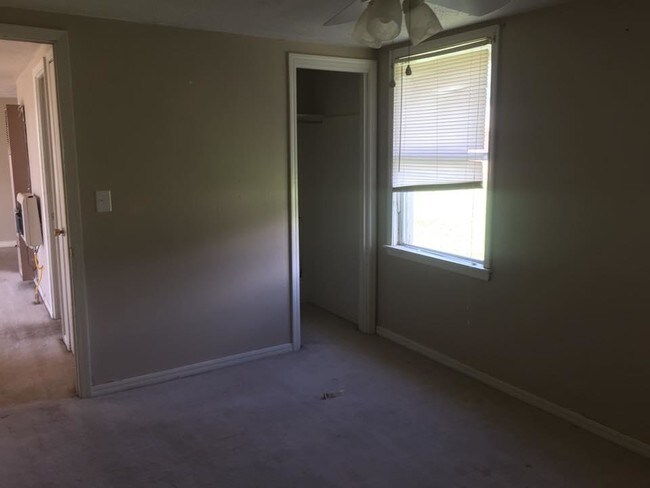 Building Photo - 404 N PUBLIC
