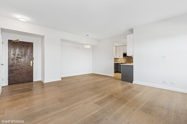 Foto del edificio - 2100 N Lincoln Park W