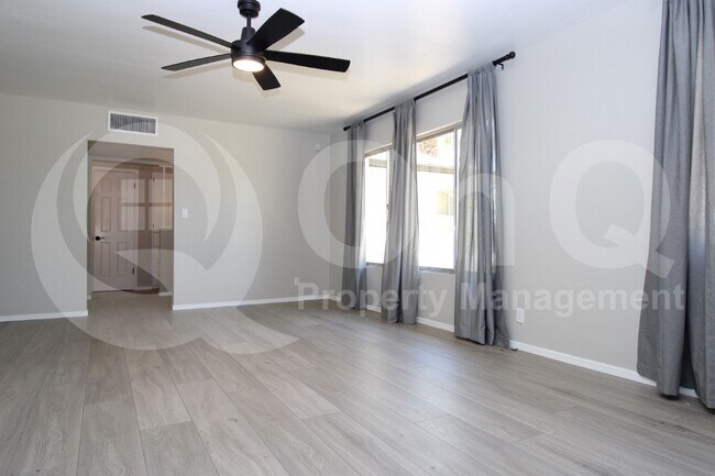 Building Photo - 3137 N 33rd Pl