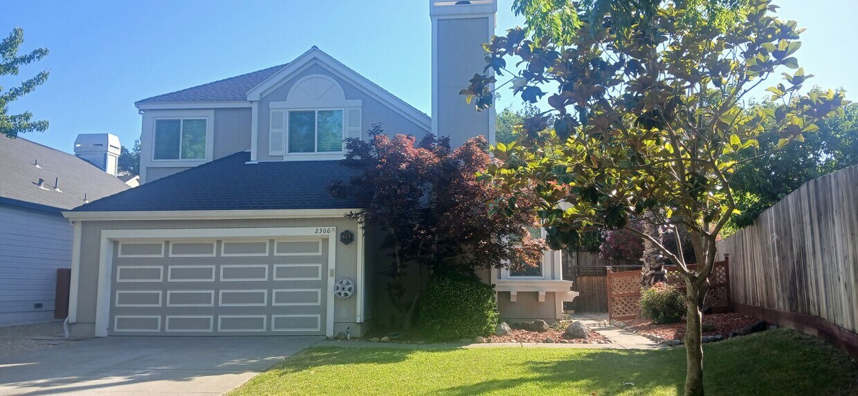 Foto principal - West Side Remodeled Home