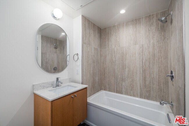 Foto del edificio - 1822 Overland Ave