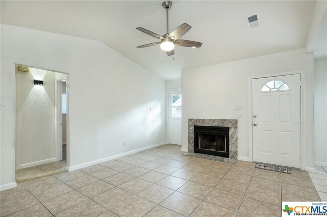 Foto del edificio - 615 Luther Dr