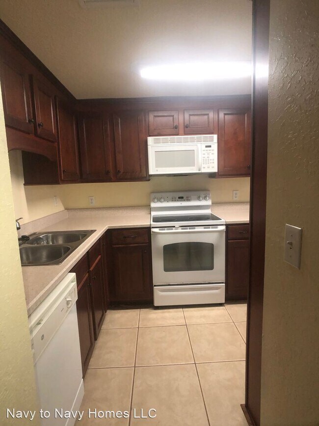 Building Photo - 2 br, 2 bath House - 2233 Astor St Venezia 1