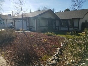 Building Photo - 1116 Oak Ridge Dr