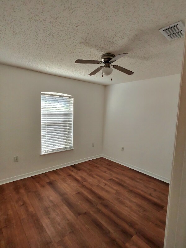 Foto del edificio - 19 Leidel Dr