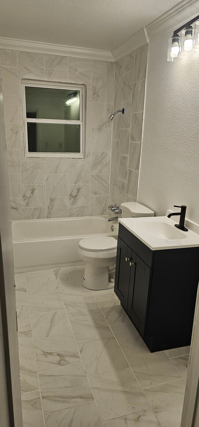 Foto del edificio - 1366 Ave A