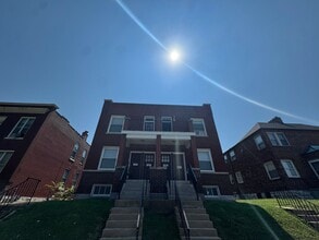 Building Photo - 4562-4566 Varrelmann Ave