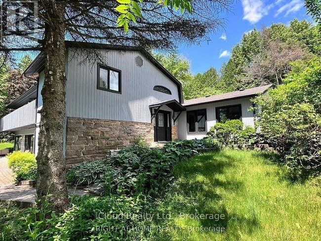 Photo du bâtiment - 2580 Lake Ridge Rd