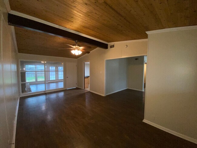 Building Photo - Cozy and beautiful 3 bedroom 2 bathroom ho...