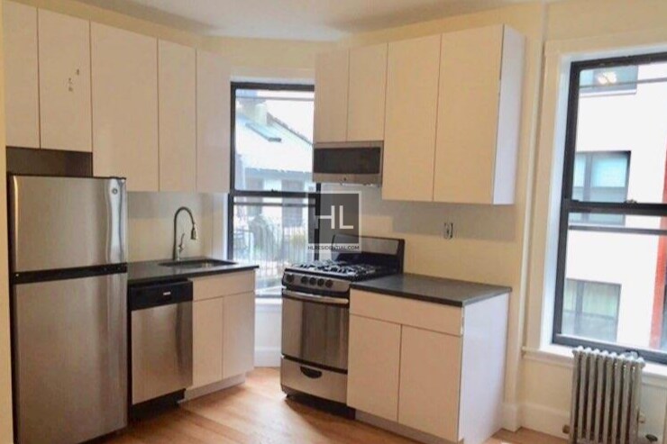 Primary Photo - 249 W 21st St