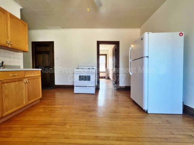 Building Photo - 7107 St John St