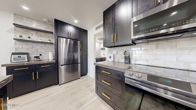 Building Photo - 5995 N 78th St