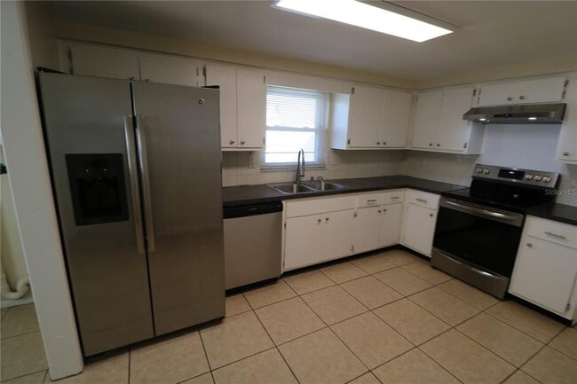 Building Photo - 7825 Birchwood Dr