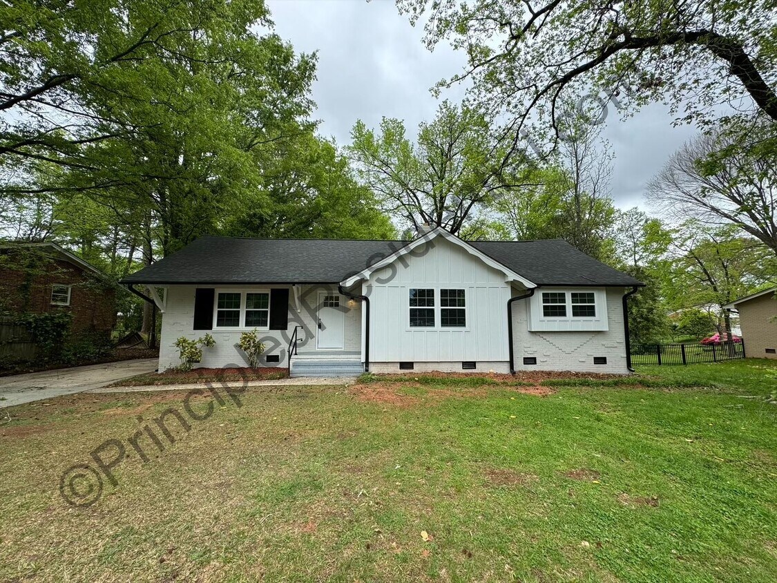 Primary Photo - One story home in excellent location!