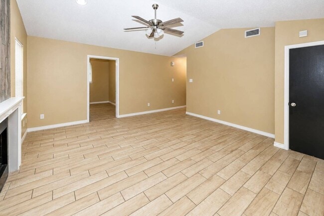 Building Photo - 2213 Dickens Dr