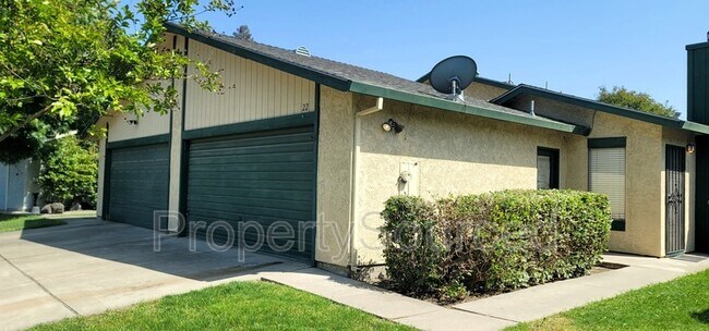 Building Photo - 1296 Spruce Ln, Apt #22