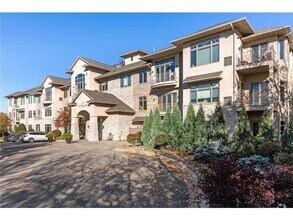 Building Photo - 555 Oak Ridge Pl