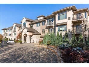 Building Photo - 555 Oak Ridge Pl