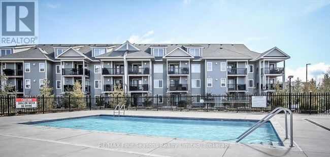 Building Photo - 5-205 Anchorage Cres