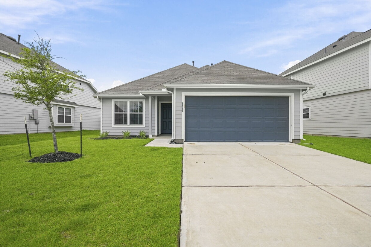 Beautiful, Well-Maintained 3-Bedroom, 2-Bathroom in Charleston Heights with a Fresh Open Floorplan - Beautiful, Well-Maintained 3-Bedroom, 2-Bathroom in Charleston Heights with a Fresh Open Floorplan