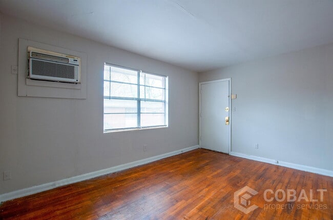 Building Photo - 896 Greenwood Ave NE