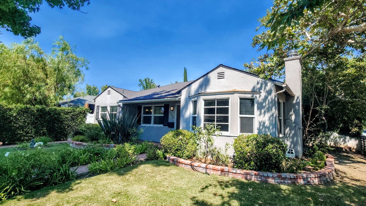 Foto principal - 5400 Halbrent Ave