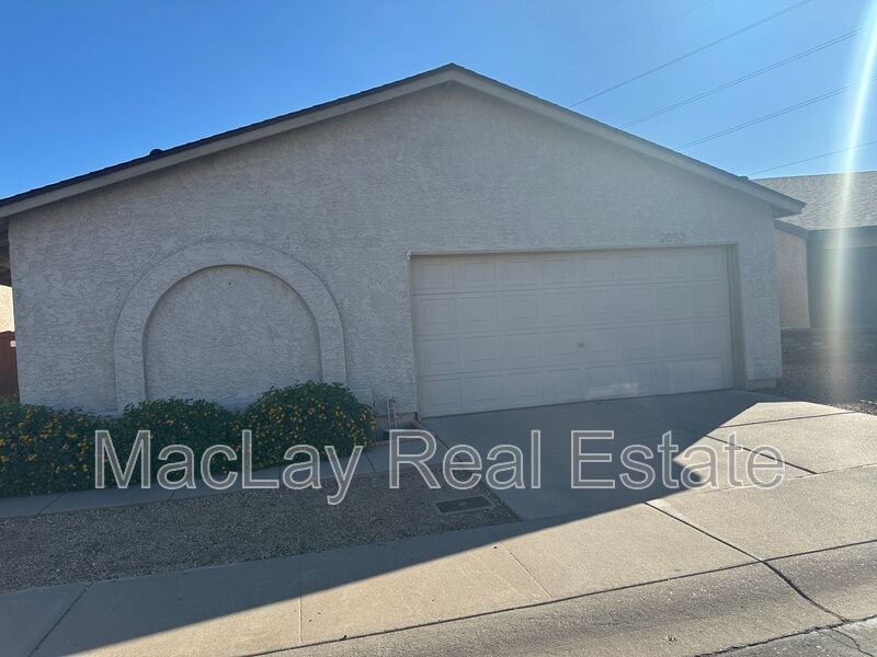 Primary Photo - 2653 W Hearn Rd