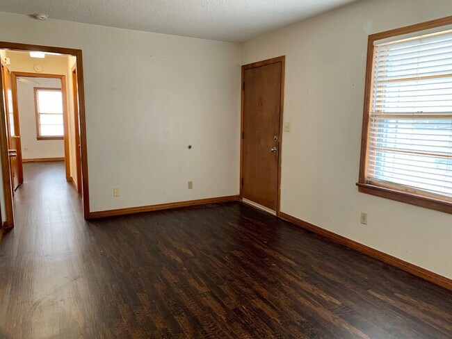 Building Photo - 4 Bedroom 2 Bath Home in Midwest City